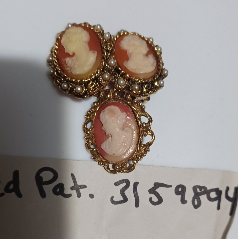 Vintage Cameo Clip Earrings & Brooch Set 1964-1965 Pat 3159894 Art Deco Period.